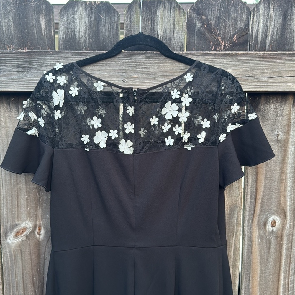 Karl Lagerfeld Paris Black Floral Lace Cropped Jumpsuit, Size 8 - Picture 4 of 8